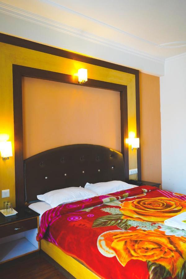 מנאלי Hotel Akash Regency מראה חיצוני תמונה